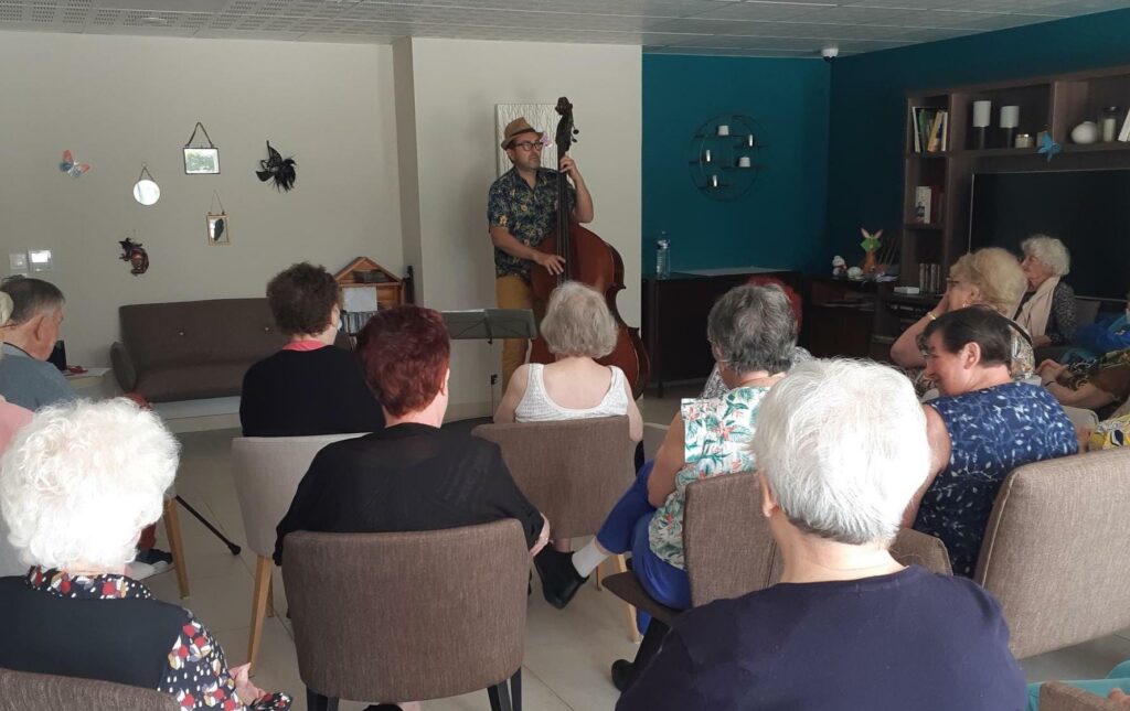 Chansons Swing et Jazz Manouche Monsieur Nours Solo ehpad